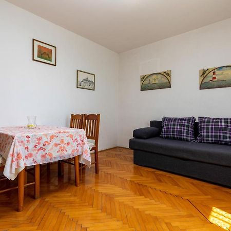 Apartments And Room Pergola 罗维尼 外观 照片