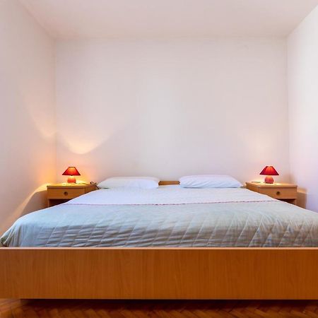 Apartments And Room Pergola 罗维尼 外观 照片