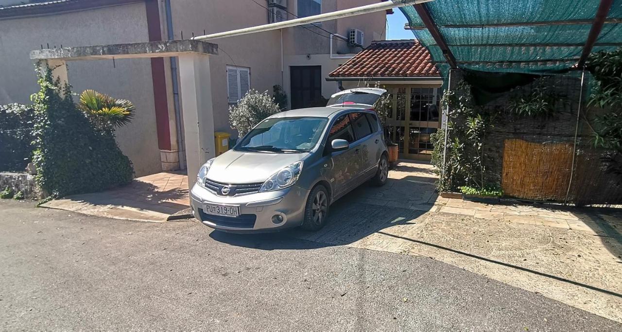 Apartments And Room Pergola 罗维尼 外观 照片