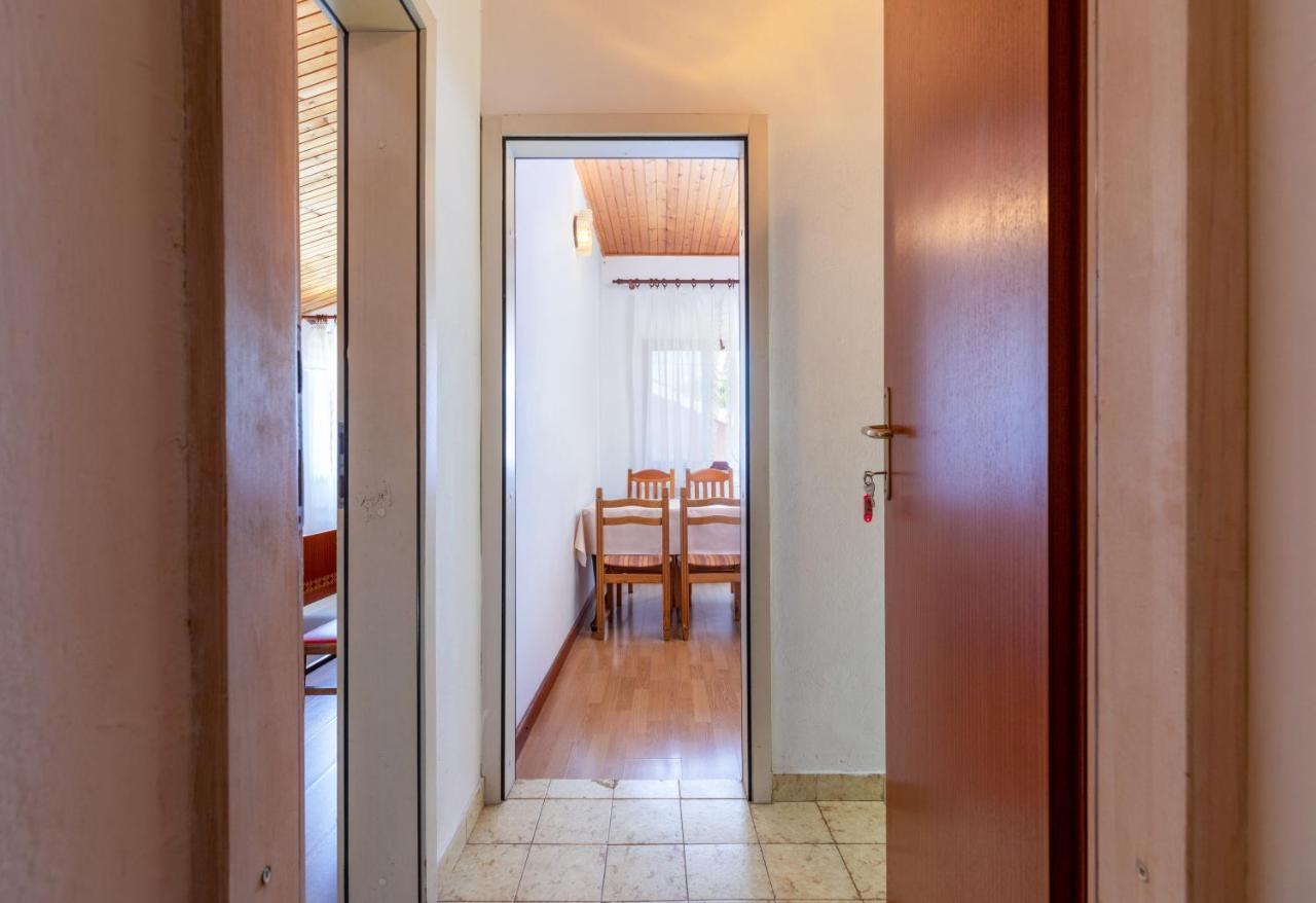 Apartments And Room Pergola 罗维尼 外观 照片