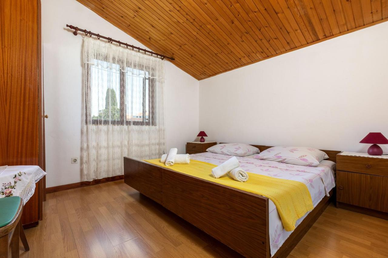 Apartments And Room Pergola 罗维尼 外观 照片