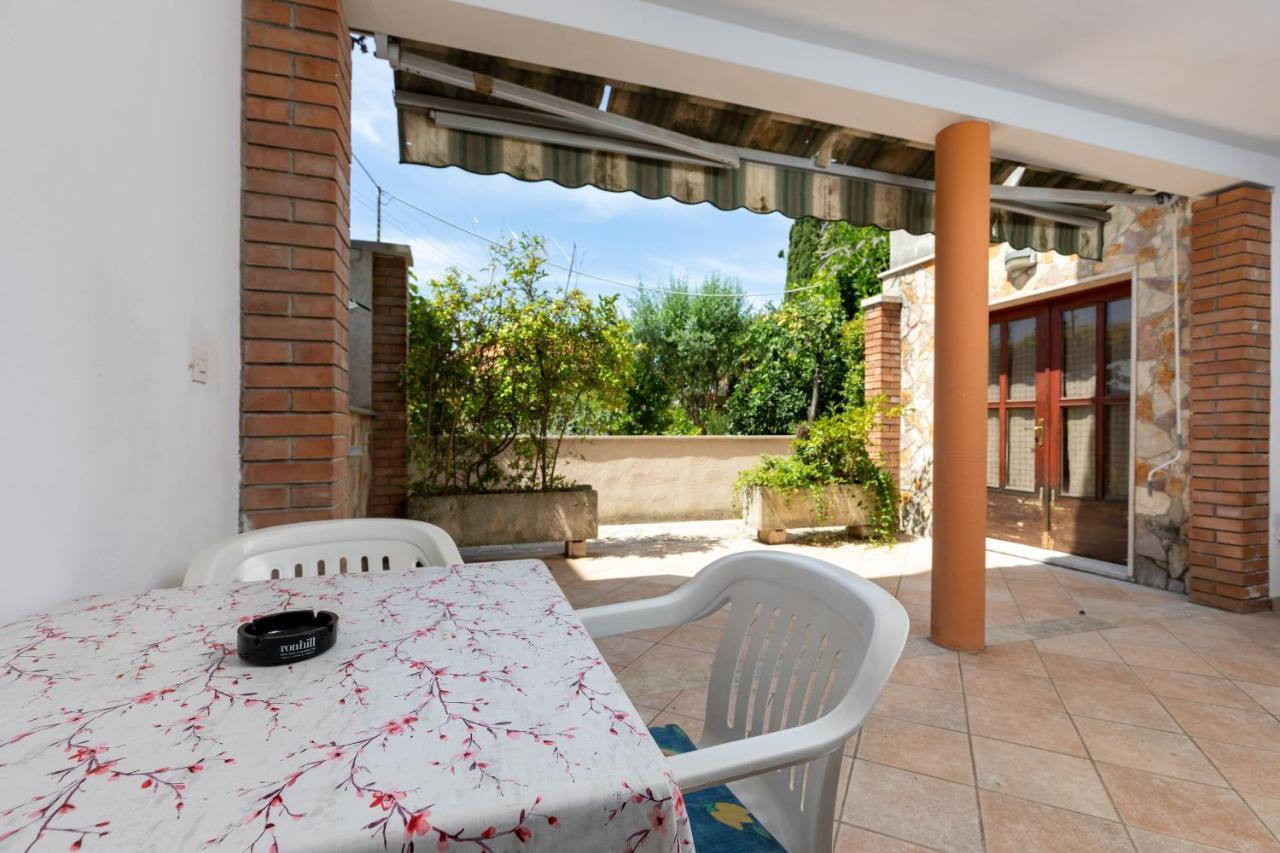 Apartments And Room Pergola 罗维尼 外观 照片