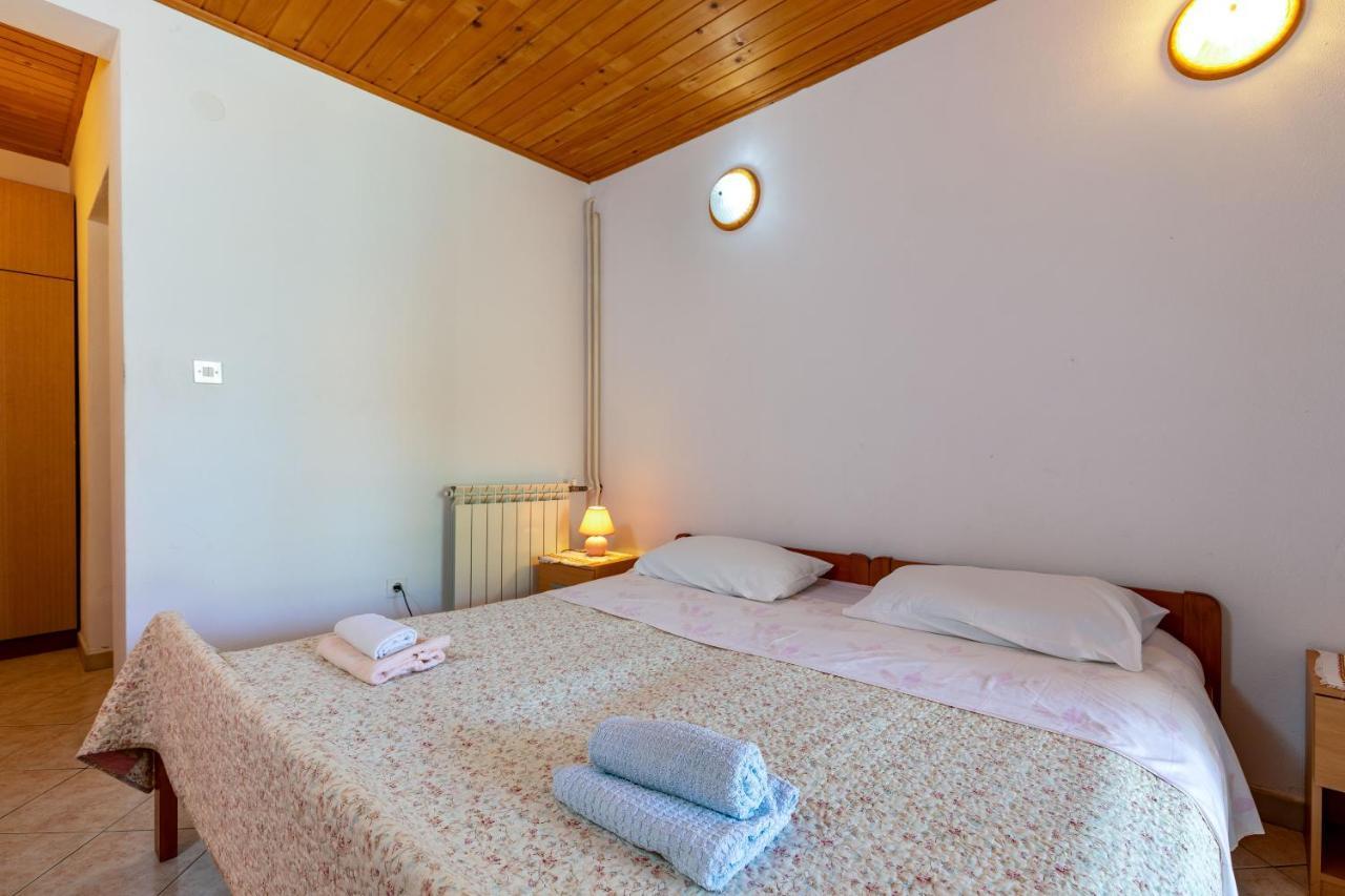 Apartments And Room Pergola 罗维尼 外观 照片