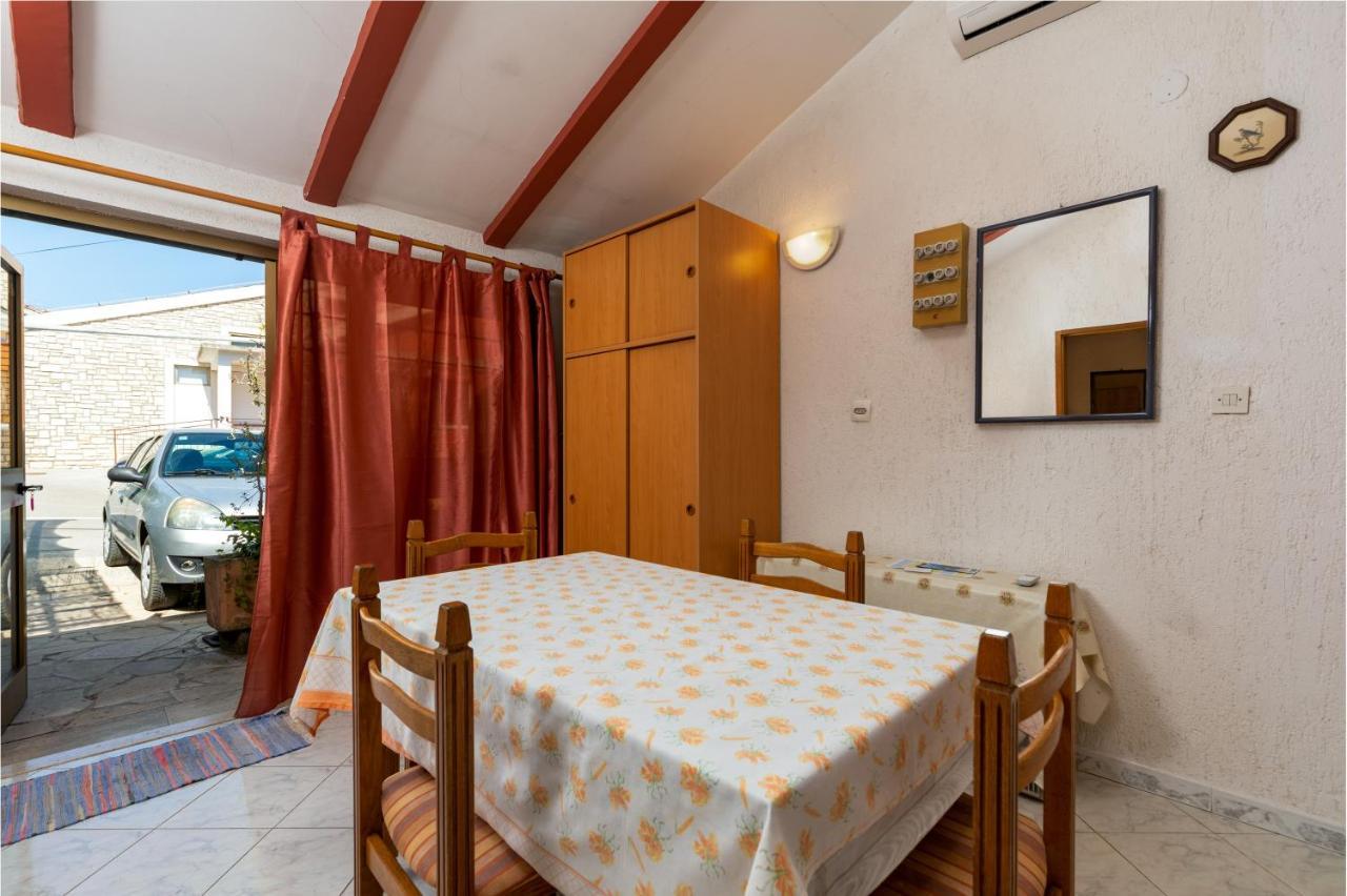 Apartments And Room Pergola 罗维尼 外观 照片
