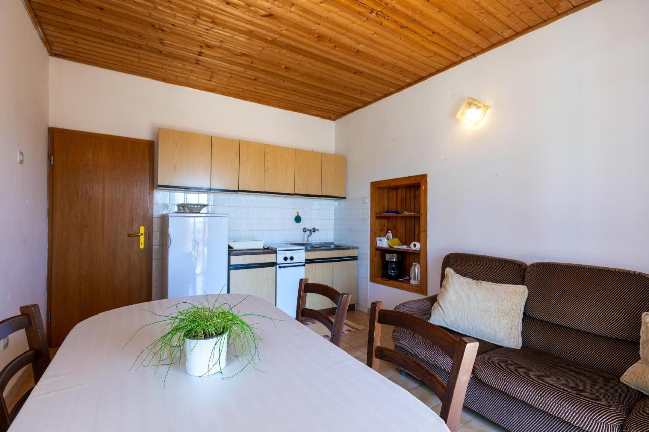 Apartments And Room Pergola 罗维尼 外观 照片