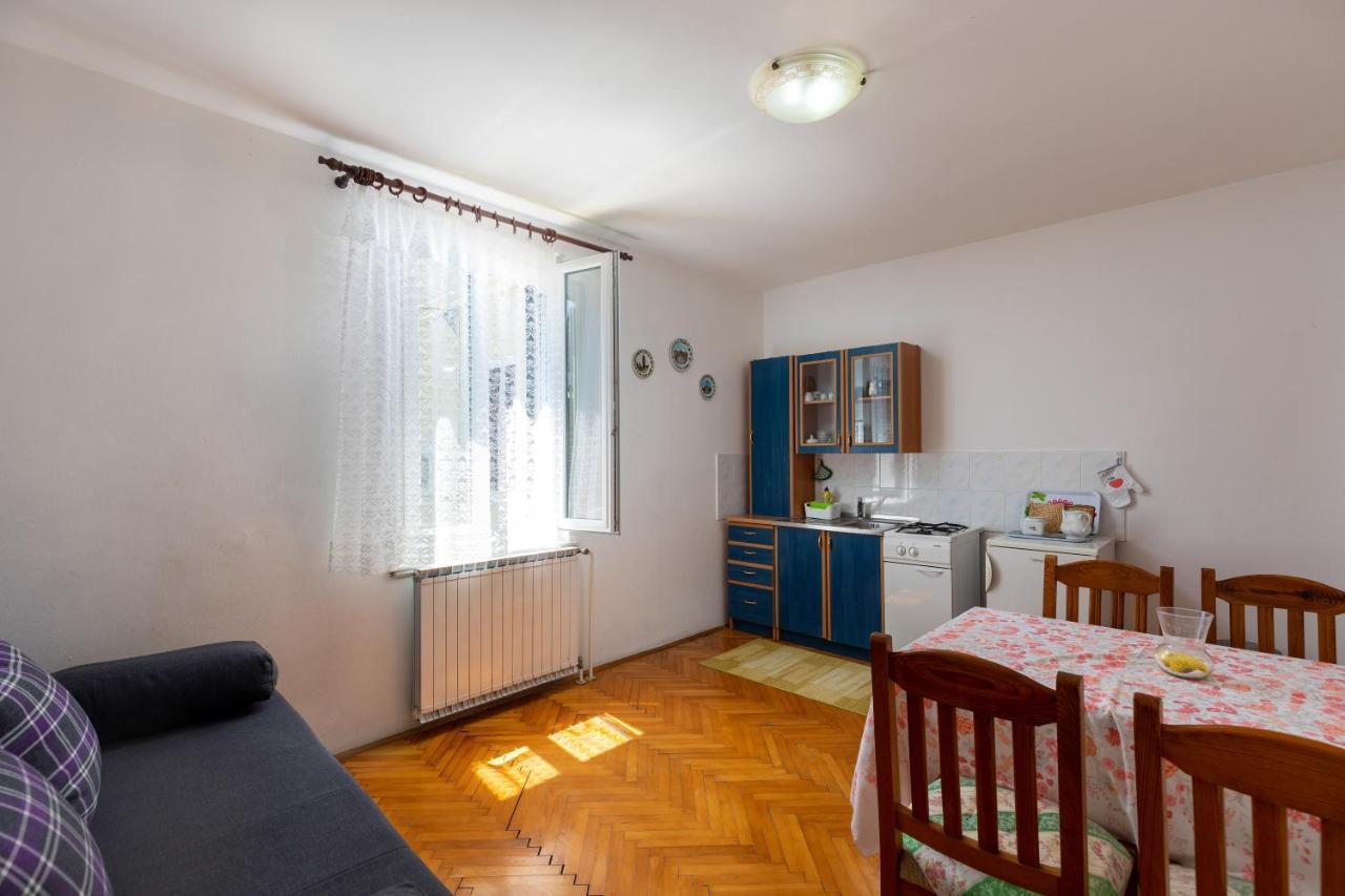 Apartments And Room Pergola 罗维尼 外观 照片