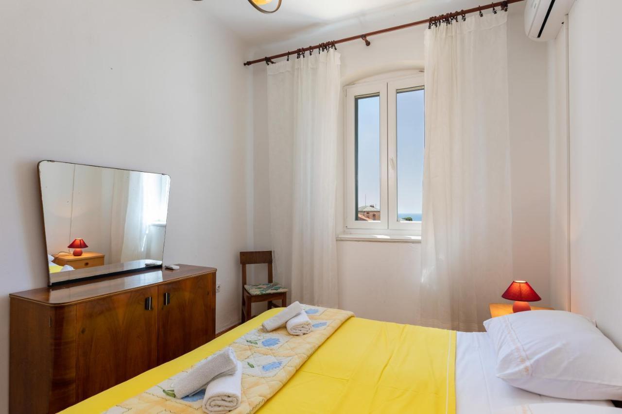 Apartments And Room Pergola 罗维尼 外观 照片