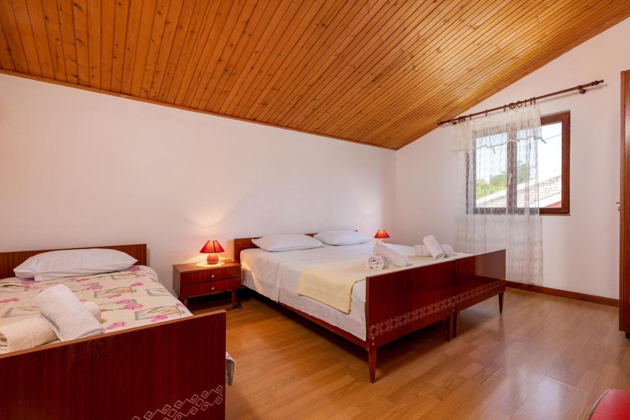 Apartments And Room Pergola 罗维尼 外观 照片